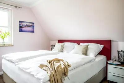 Ein Bett oder Betten in einem Zimmer der Unterkunft Haus Rose, Luxus-Ferienhaus in Fuhlendorf fur 4 Personen