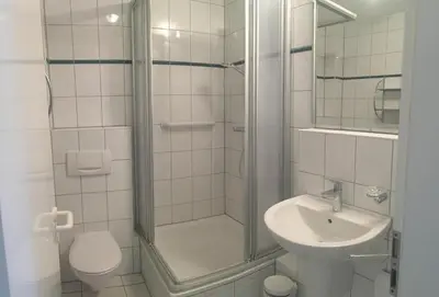 Ein Badezimmer in der Unterkunft Studio 8 im 1 OG Haus Stranddistel, schones Studio fur 2 Personen in Zingst, Hund erlaubt