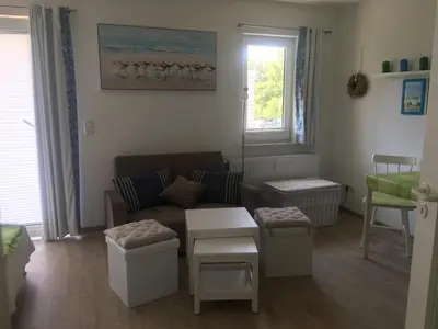 Ein Sitzbereich in der Unterkunft Studio 8 im 1 OG Haus Stranddistel, schones Studio fur 2 Personen in Zingst, Hund erlaubt