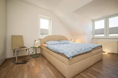 Ein Bett oder Betten in einem Zimmer der Unterkunft Wohnung 16 im 2 OG Haus Stranddistel, moderne Ferienwohnung fur 4 Personen in Zingst