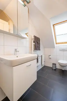 Ein Badezimmer in der Unterkunft Wohnung 16 im 2 OG Haus Stranddistel, moderne Ferienwohnung fur 4 Personen in Zingst