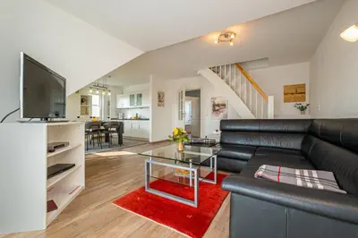 TV/Unterhaltungsangebot in der Unterkunft Wohnung 16 im 2 OG Haus Stranddistel, moderne Ferienwohnung fur 4 Personen in Zingst