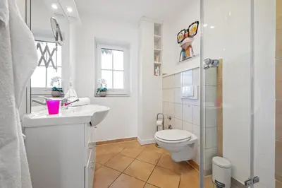 Ein Badezimmer in der Unterkunft Zum Fährmann 2 Whg 1 EG links in 18356 Pruchten