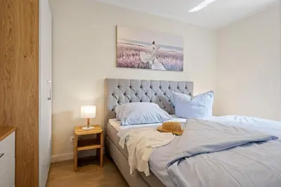 Ein Bett oder Betten in einem Zimmer der Unterkunft Zum Fährmann 2 Whg 2 rechts in 18356 Pruchten