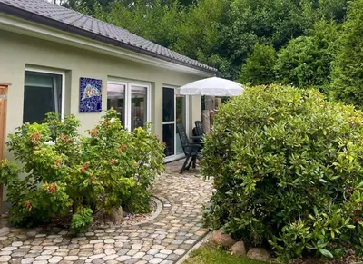 Ein Garten an der Unterkunft Haus am Nordstrand 2