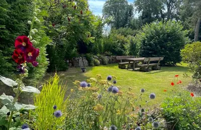 Ein Garten an der Unterkunft Haus am Nordstrand 2