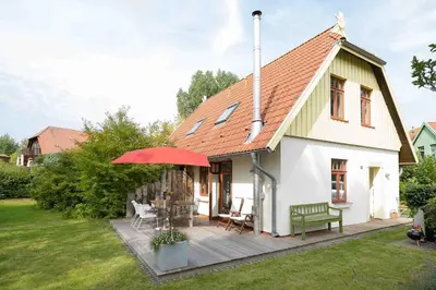 Das Gebäude in dem sich das Ferienhaus befindet