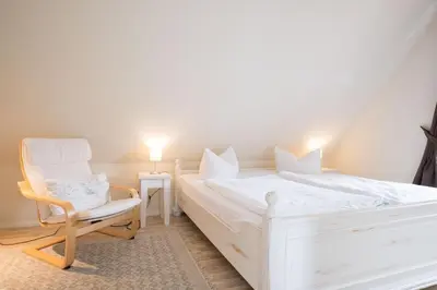 Ein Bett oder Betten in einem Zimmer der Unterkunft Ferienhaussiedlung Strandperlen Sanddornhof 1b Typ III