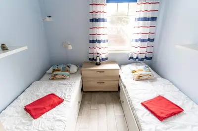 Ein Bett oder Betten in einem Zimmer der Unterkunft Ferienwohnung Strandgut - Kavelweg 9 - Zingst