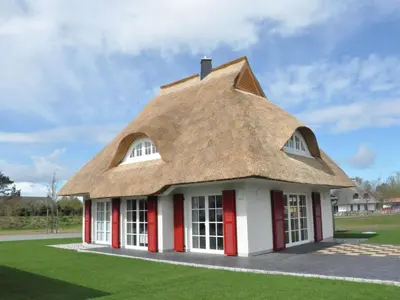 Das Gebäude in dem sich das Ferienhaus befindet
