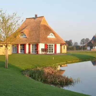 Reetdachhaus am Bodden mit Sauna
