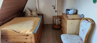 Ein Bett oder Betten in einem Zimmer der Unterkunft Ferienwohnung im Rohrdachhaus