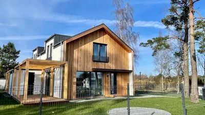 Das Gebäude in dem sich das Ferienhaus befindet
