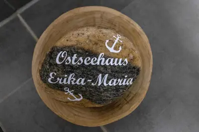 Ein Zertifikat, Auszeichnung, Logo oder anderes Dokument, das in der Unterkunft Ostseehaus Erika-Maria ausgestellt ist
