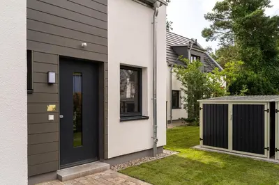 Das Gebäude in dem sich das Ferienhaus befindet