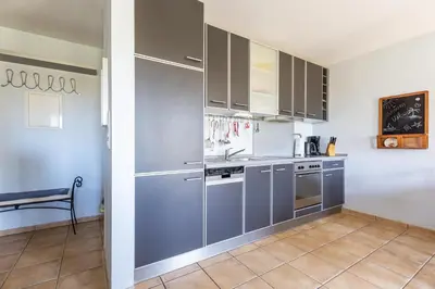 Küche/Küchenzeile in der Unterkunft Strandhaus Wustrow - Wohnung 1
