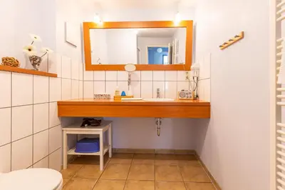 Ein Badezimmer in der Unterkunft Strandhaus Wustrow - Wohnung 1