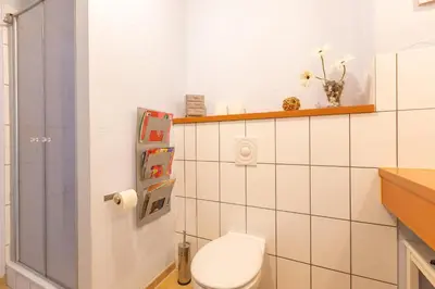 Ein Badezimmer in der Unterkunft Strandhaus Wustrow - Wohnung 1