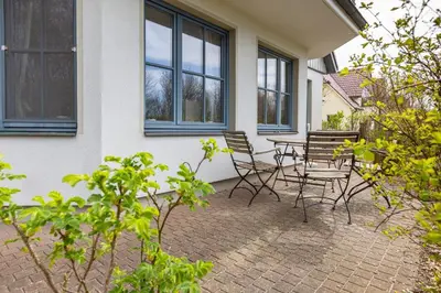 Ein Garten an der Unterkunft Strandhaus Wustrow - Wohnung 1