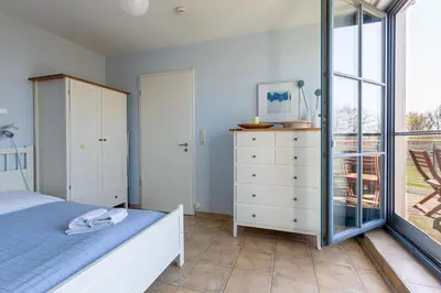 Ein Bett oder Betten in einem Zimmer der Unterkunft Strandhaus Wustrow - Wohnung 3