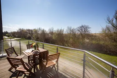 Ein Balkon oder eine Terrasse in der Unterkunft Strandhaus Wustrow - Wohnung 3
