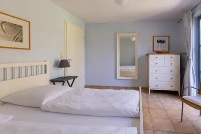 Ein Bett oder Betten in einem Zimmer der Unterkunft Strandhaus Wustrow - Wohnung 2