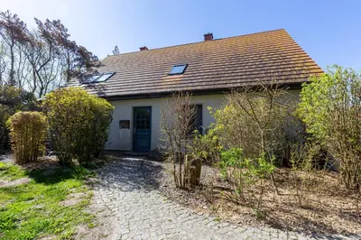 Ein Garten an der Unterkunft Strandhaus Wustrow - Wohnung 2