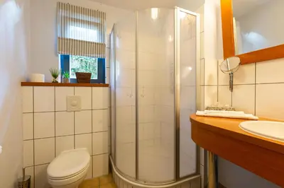 Ein Badezimmer in der Unterkunft Strandhaus Wustrow - Wohnung 2