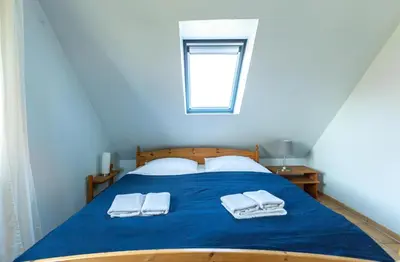 Ein Bett oder Betten in einem Zimmer der Unterkunft Strandhaus Wustrow - Wohnung 5