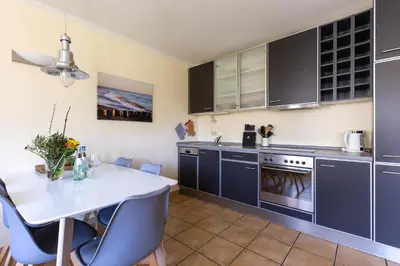 Küche/Küchenzeile in der Unterkunft Strandhaus Wustrow - Wohnung 4