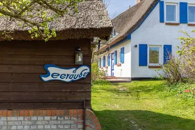 Das Gebäude in dem sich das Ferienhaus befindet