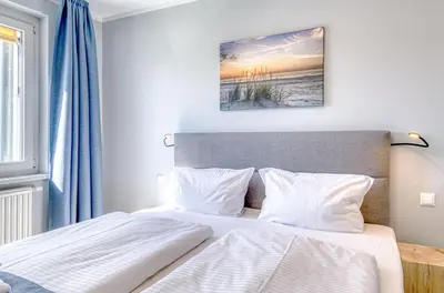 Ein Bett oder Betten in einem Zimmer der Unterkunft MeerZeit an der Seebrücke Zingst