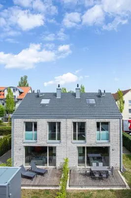 Das Gebäude in dem sich das Ferienhaus befindet