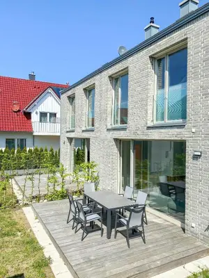 Das Gebäude in dem sich das Ferienhaus befindet