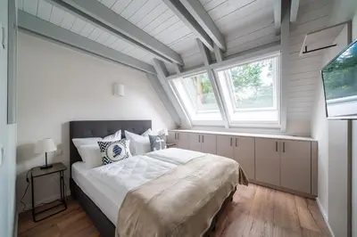 Ein Bett oder Betten in einem Zimmer der Unterkunft Dünenrose - Sauna, Kamin und waldnah