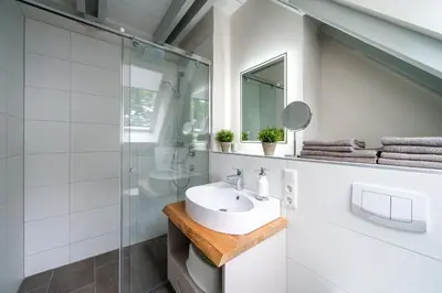 Ein Badezimmer in der Unterkunft Dünenrose - Sauna, Kamin und waldnah