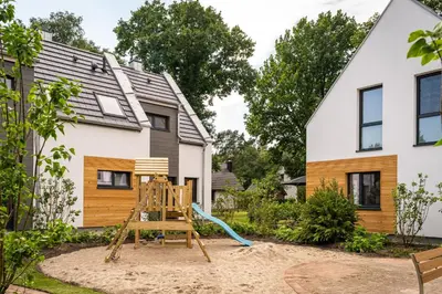Ein Kinderspielbereich in der Unterkunft Dünenrose - Sauna, Kamin und waldnah