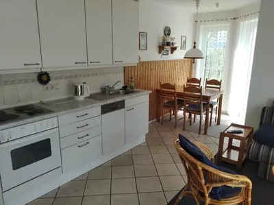 Küche/Küchenzeile in der Unterkunft Haus Seeschwalbe, Whg3