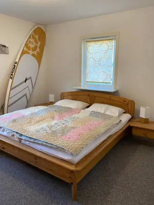 Ein Bett oder Betten in einem Zimmer der Unterkunft Freistehendes Einfamilienhaus mit Boddenblick Nähe Ostsee