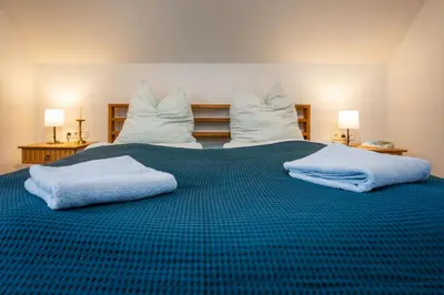 Ein Bett oder Betten in einem Zimmer der Unterkunft Ferienwohnungen am Darßer Ort inkl Wäschepaket