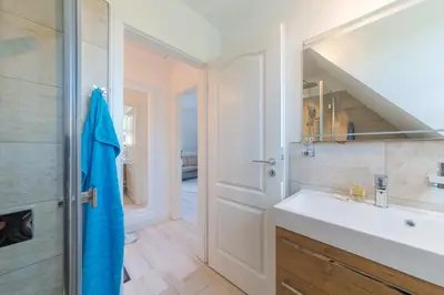 Ein Badezimmer in der Unterkunft Ferienwohnungen Haus am Strand