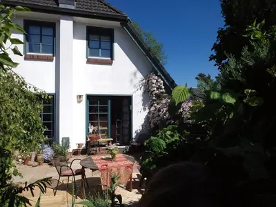 Ein Garten an der Unterkunft Ferienhaus Prerow