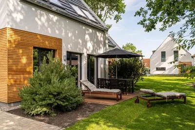 Ein Garten an der Unterkunft Hagebutte-Sauna, Kamin & Terrasse
