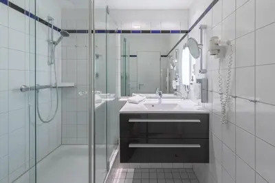 Ein Badezimmer in der Unterkunft An de See - im Ostseeheilbad Zingst mit Balkon