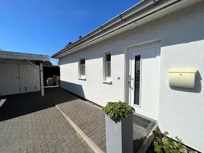 Das Gebäude in dem sich das Ferienhaus befindet