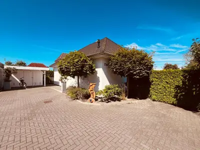 Das Gebäude in dem sich das Ferienhaus befindet