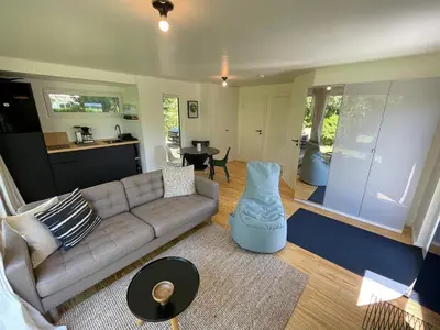 Ein Sitzbereich in der Unterkunft Ferienhaus Aalglatt am Deich, 250 m zum Strand