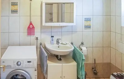 Ein Badezimmer in der Unterkunft 1 Bedroom Nice Apartment In Barth
