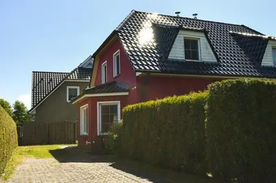 Das Gebäude in dem sich das Ferienhaus befindet