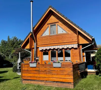 Das Gebäude in dem sich das Ferienhaus befindet